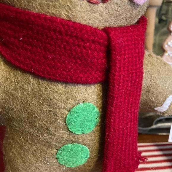 FELTED GINGERBREAD MEN WITH SCARF SET OF 2 - Picture 7 of 7